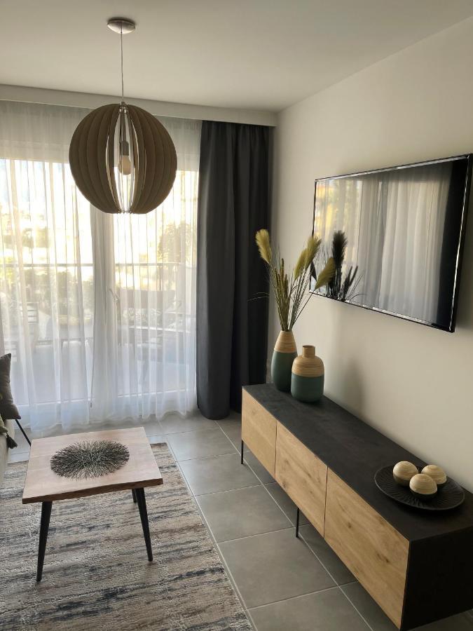 Sunny Apartment In Denia With Outdoor Swimming Pool And Garage Parking Place Included, 300M From The Sandy Beach Zewnętrze zdjęcie
